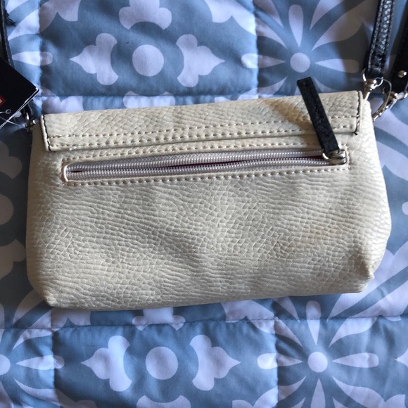 Chaps crossbody purse/clutch - Picture 4 of 7